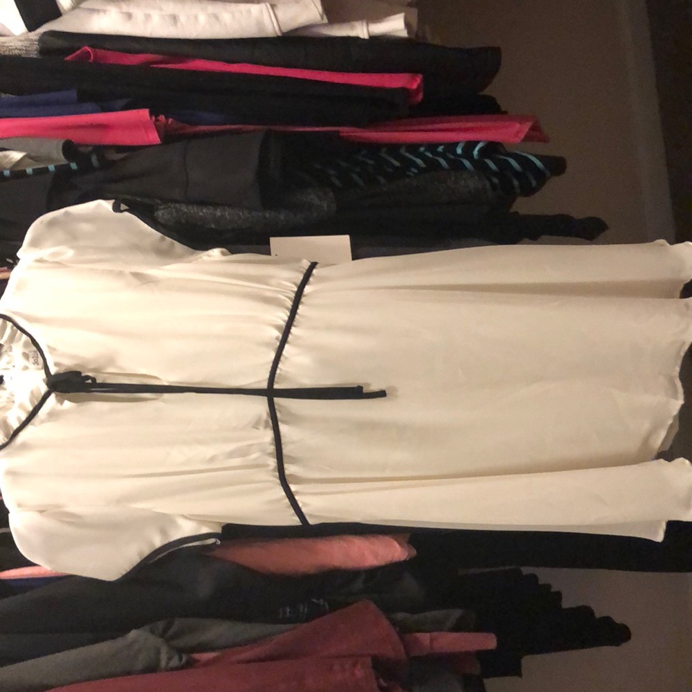 Little white dress with black lining